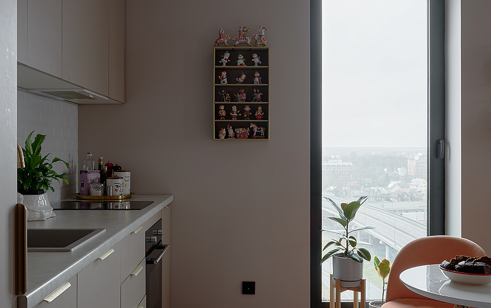 Шкафы и кухня Стоун Колор для однушки с круговой планировкой